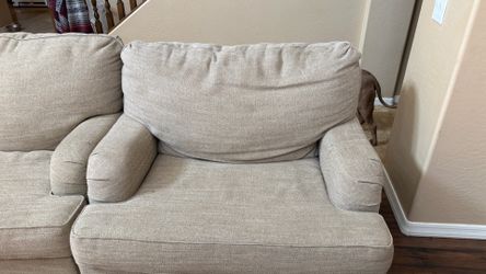 2 couches in a chair