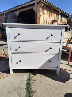 DRESSER !!