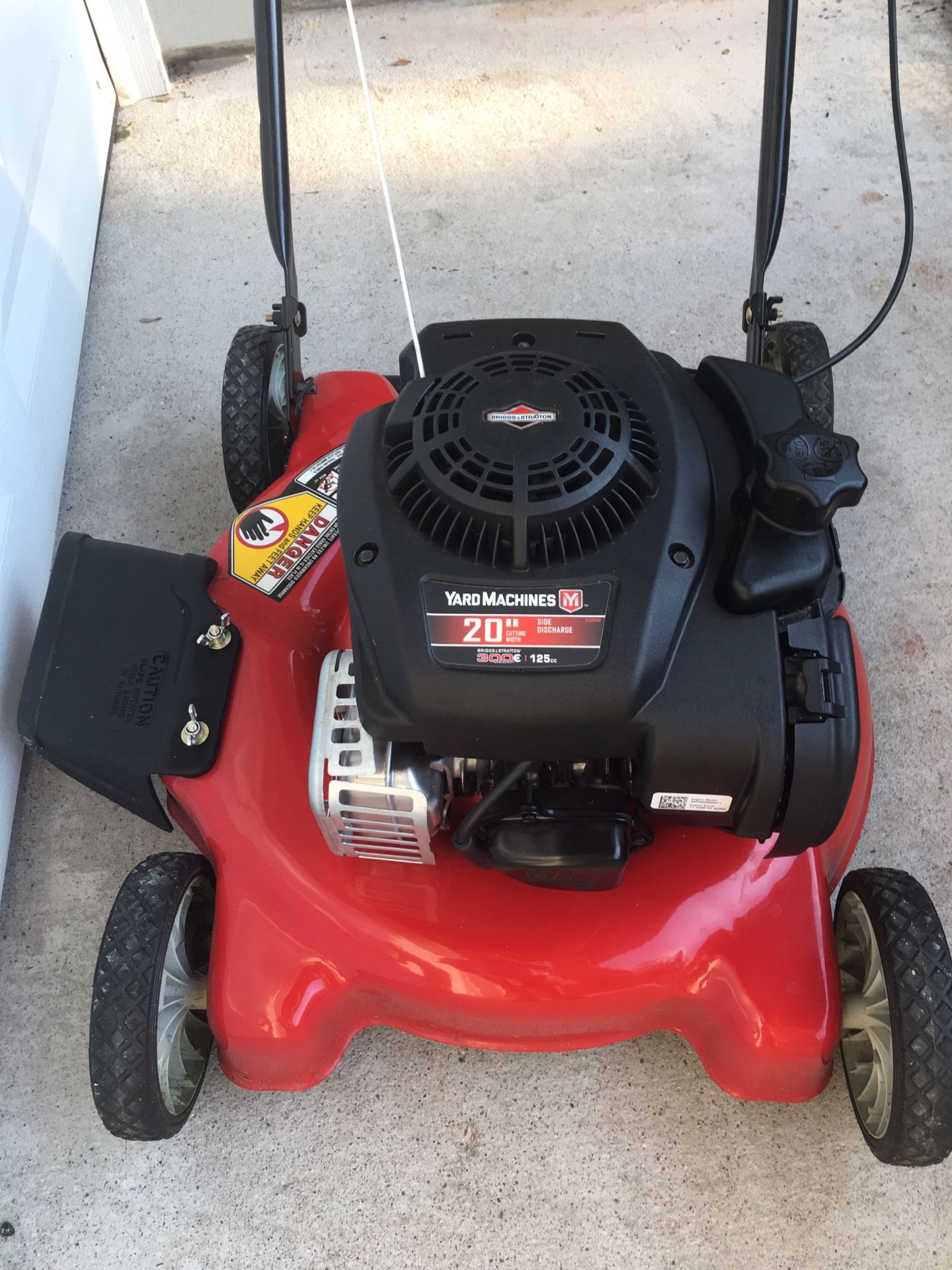 YARED MACHINE LAWN MOWER - LIKE NEW CONDITION