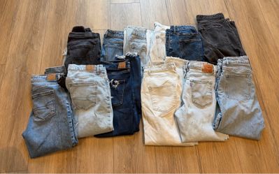 12 PAIRS WOMEN’S JEANS