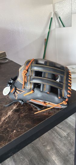 Slowpitch softball glove