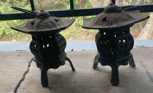 2 Pagota Garden Lantern Tealight/Candle Holders