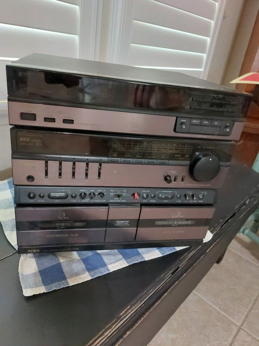 Aiwa Stereo With 1 Bose Speaker
