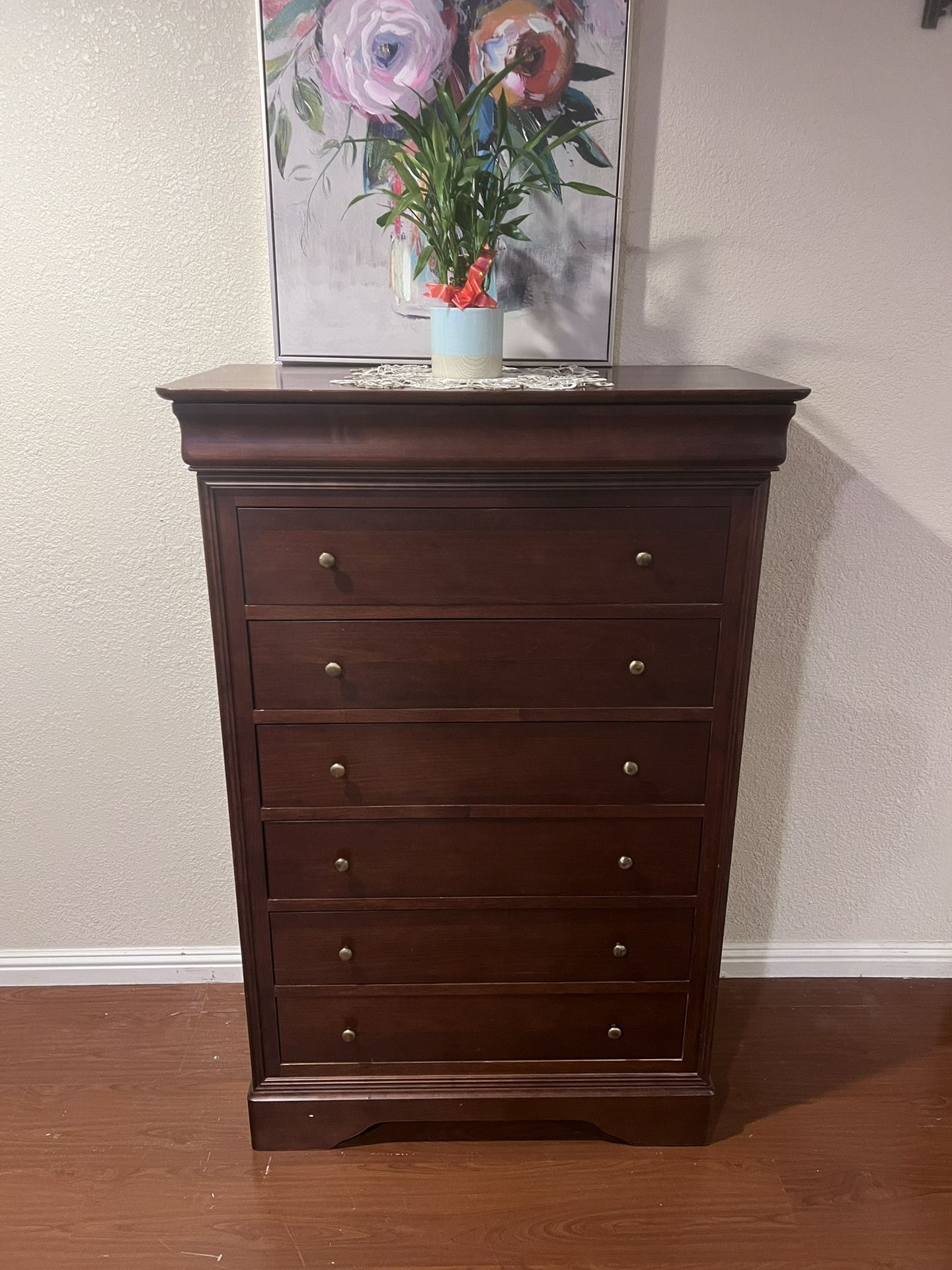 Tall dresser, with 7 drawers