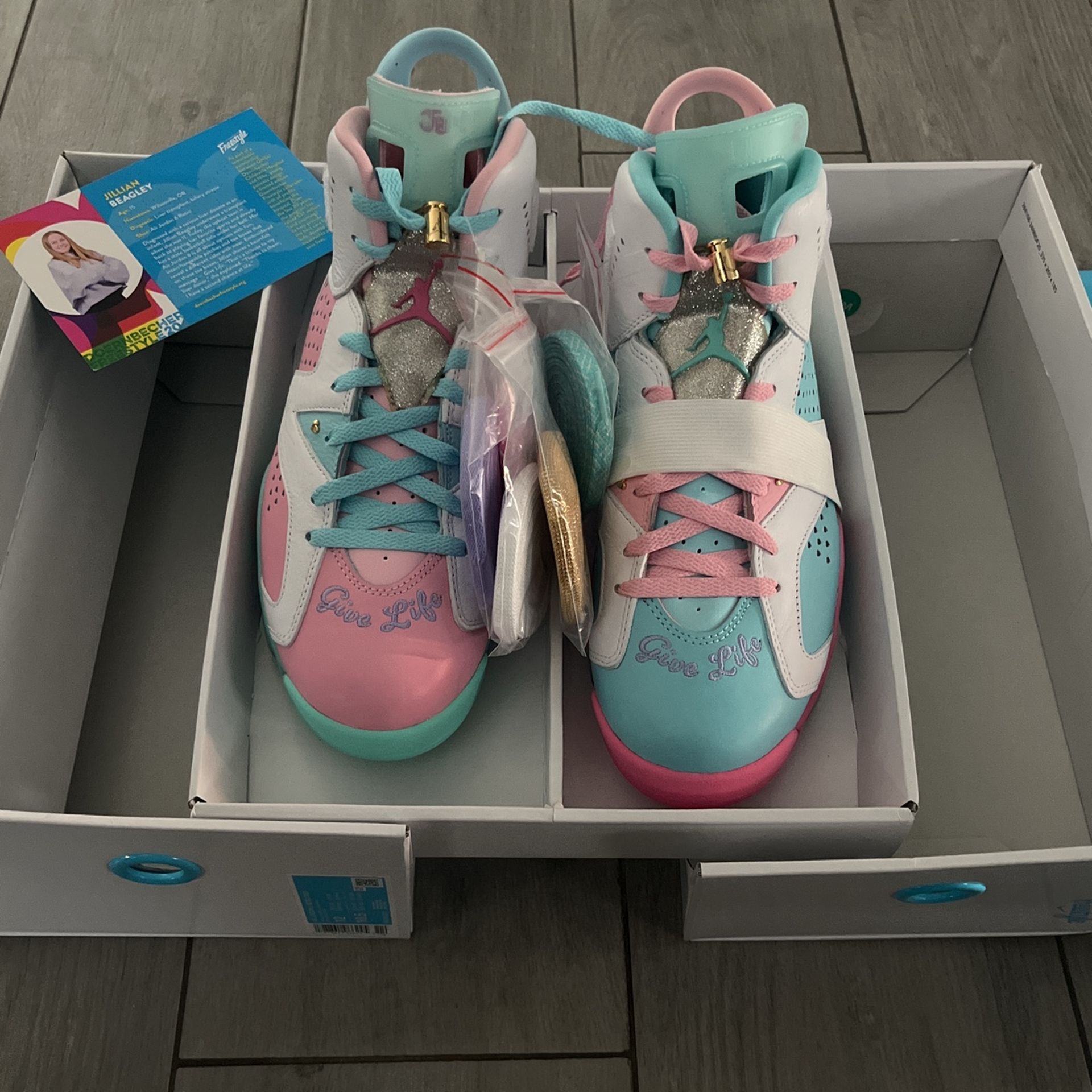 Retro Jordan Is A Different Style Of Shoes.
