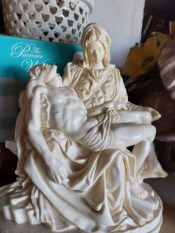 Michelangelo Pietà Replica Statue