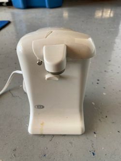 Electric can opener