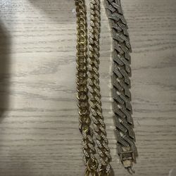 chain and bracelet are not real in good condition