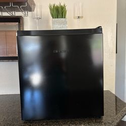 Energy efficient mini fridge