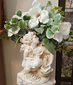 Universal Statuary Vintage Figural Vase