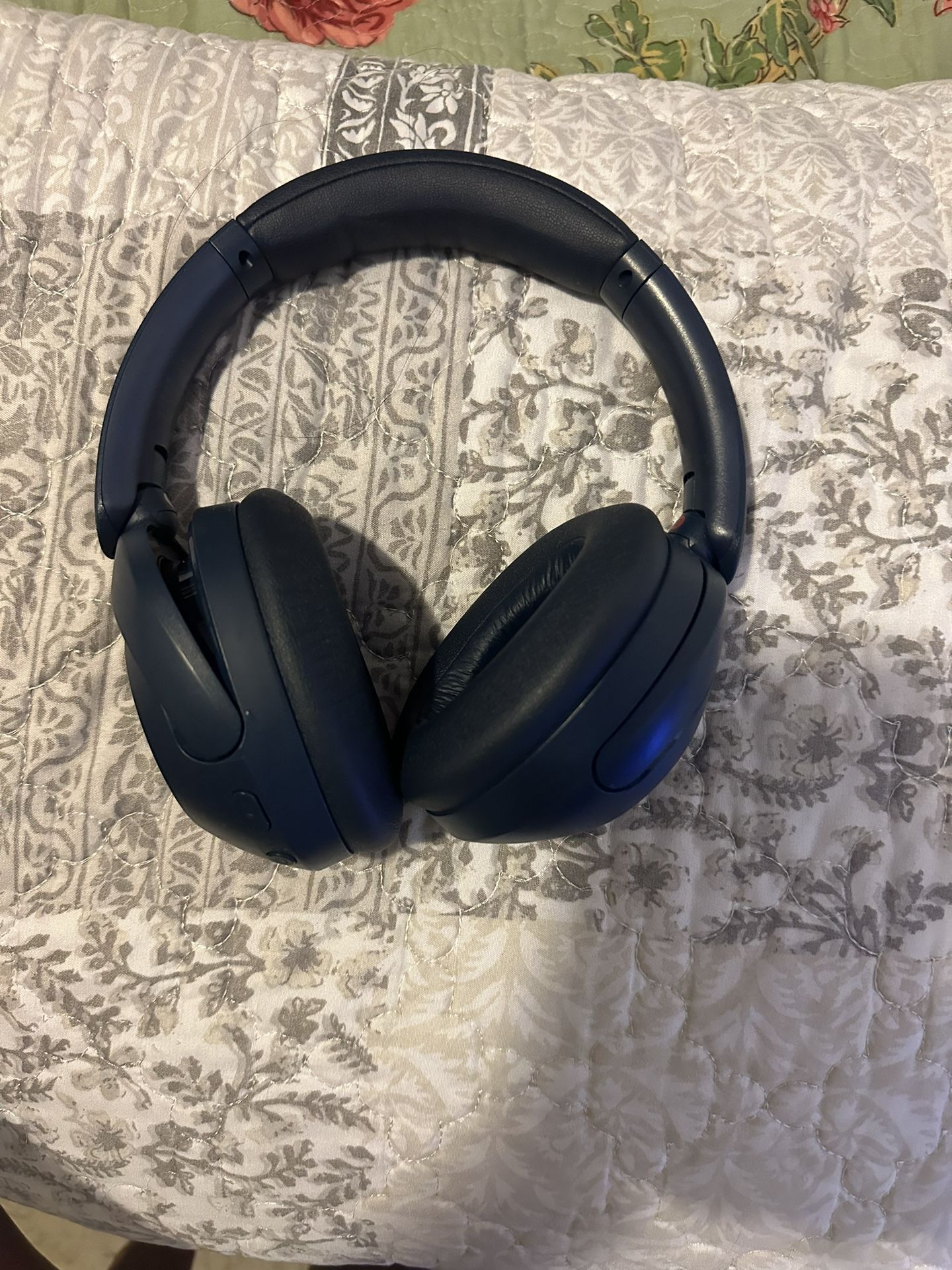 Sony WH-XB910N Extra bass noise canceling headphones