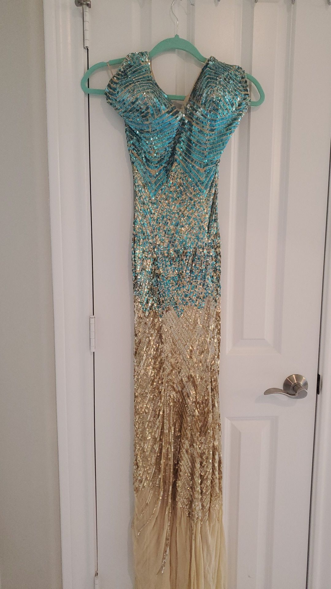 Very elegant classy mermaid dress used once only s/m size