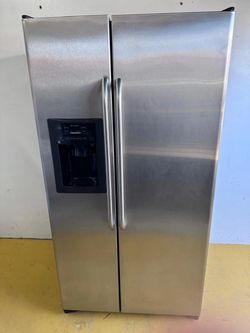 GE Side by Side SS Refrigerator. 100% FULLY WORKING!