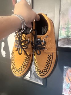 Tuk shoes