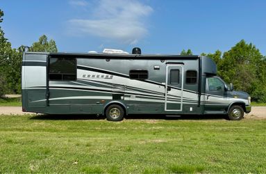 2011 Coachmen Concord 301SS B+ Motorhome – E450 V10 – Slide Out – Clean