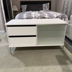 Dresser/