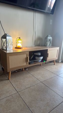 Entertainment center