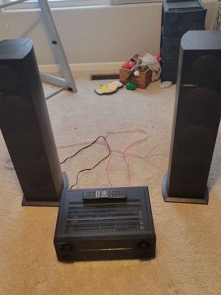 Pioneer Receiver With 2-Standing Speakers