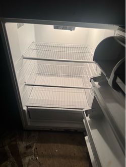 Fridge whirlpool works & clean.