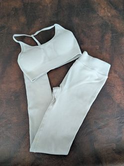 Like New! Bo + Tee Grey Workout Set - Size Medium
