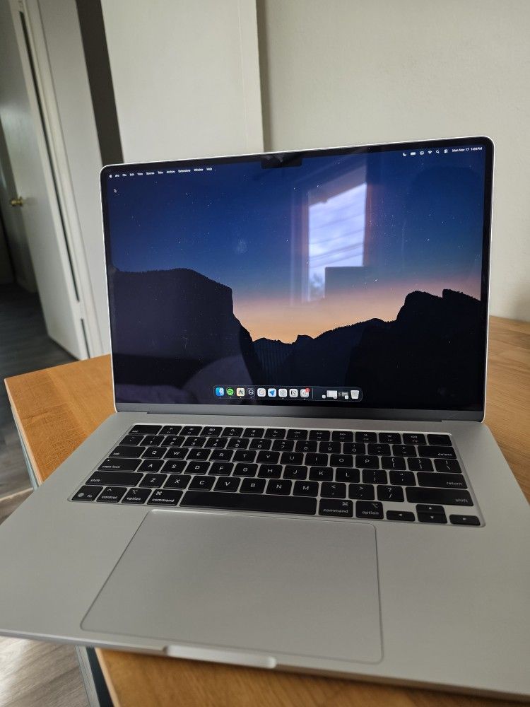 MacBook M4 Air 15 inch