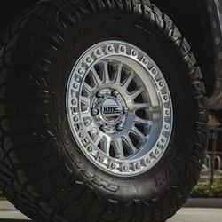 17” KMC 552 Wheels
Machine Silver Finish
Brand New In Stock
17x8.5 Rims