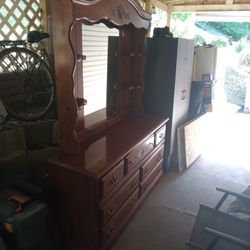 Dresser With Mirror 