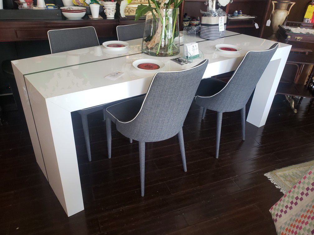Modern Dining Table w/ Four Chairs