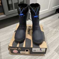 Kamik snow boots for kids 6-8yrs