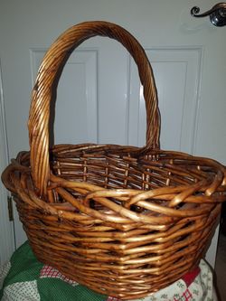 Large Handled Wicker Basket (18"x15")