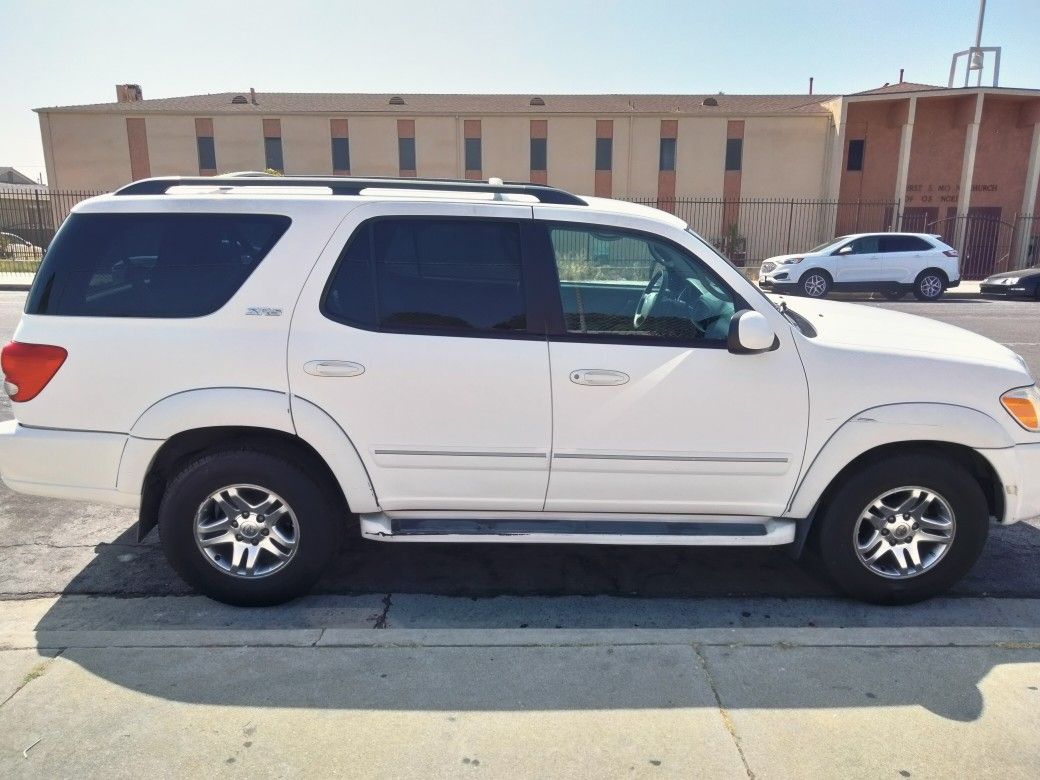 2005 Toyota Sequoia 