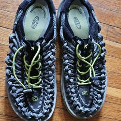 Keen Shoes Sz 8-9