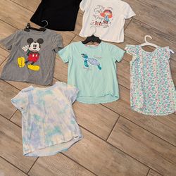 Girl t shirts size m(8)