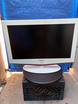 White Samsung tv model#(s3252d)