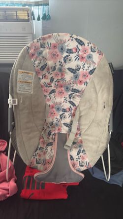 Baby bouncer comes with its toys