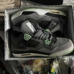 Jordan 4 Green Glow 