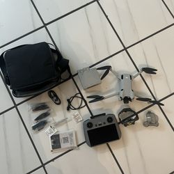 DJI Mini Pro 4 Fly More Combo