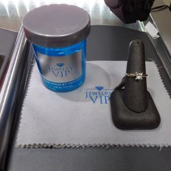 Engagement/wedding Ladys Ring