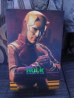 Daredevil gold and yellow suit from she-hulk hot toys 1/6 figure