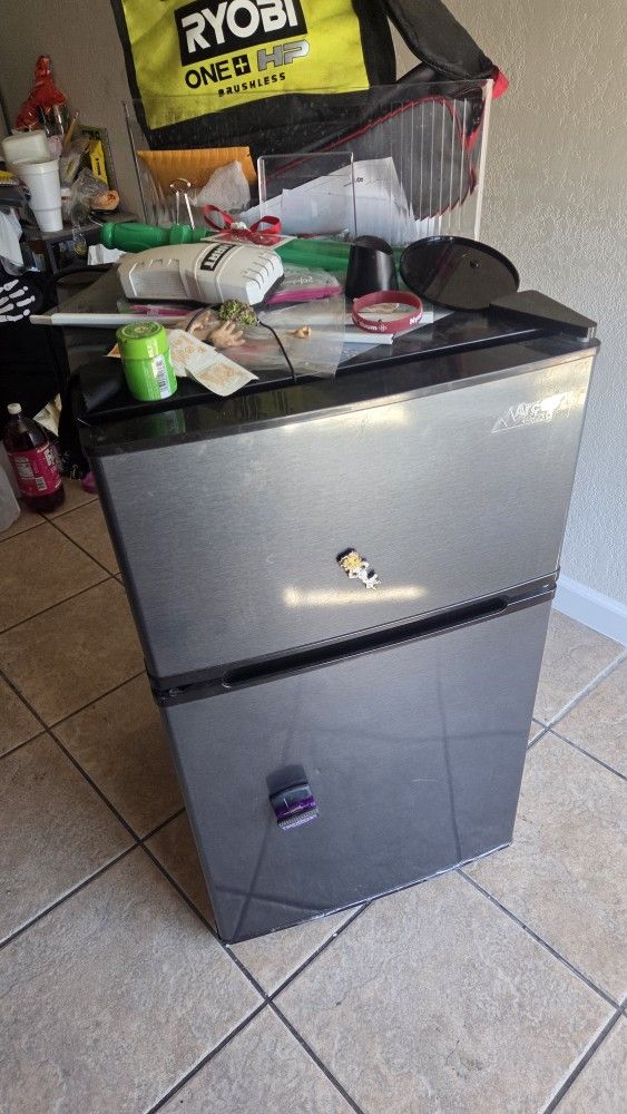 2ft Mini Fridge