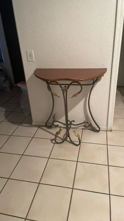 Decorator table