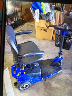 VEVOR 3 Wheel Folding Mobility Scooter for Adults and Seniors Heavy-Duty Electric Powered Mobility Scooter and 12 Mile Long Range All Terrain Travel W