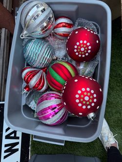 Large Christmas ornaments for outdoor