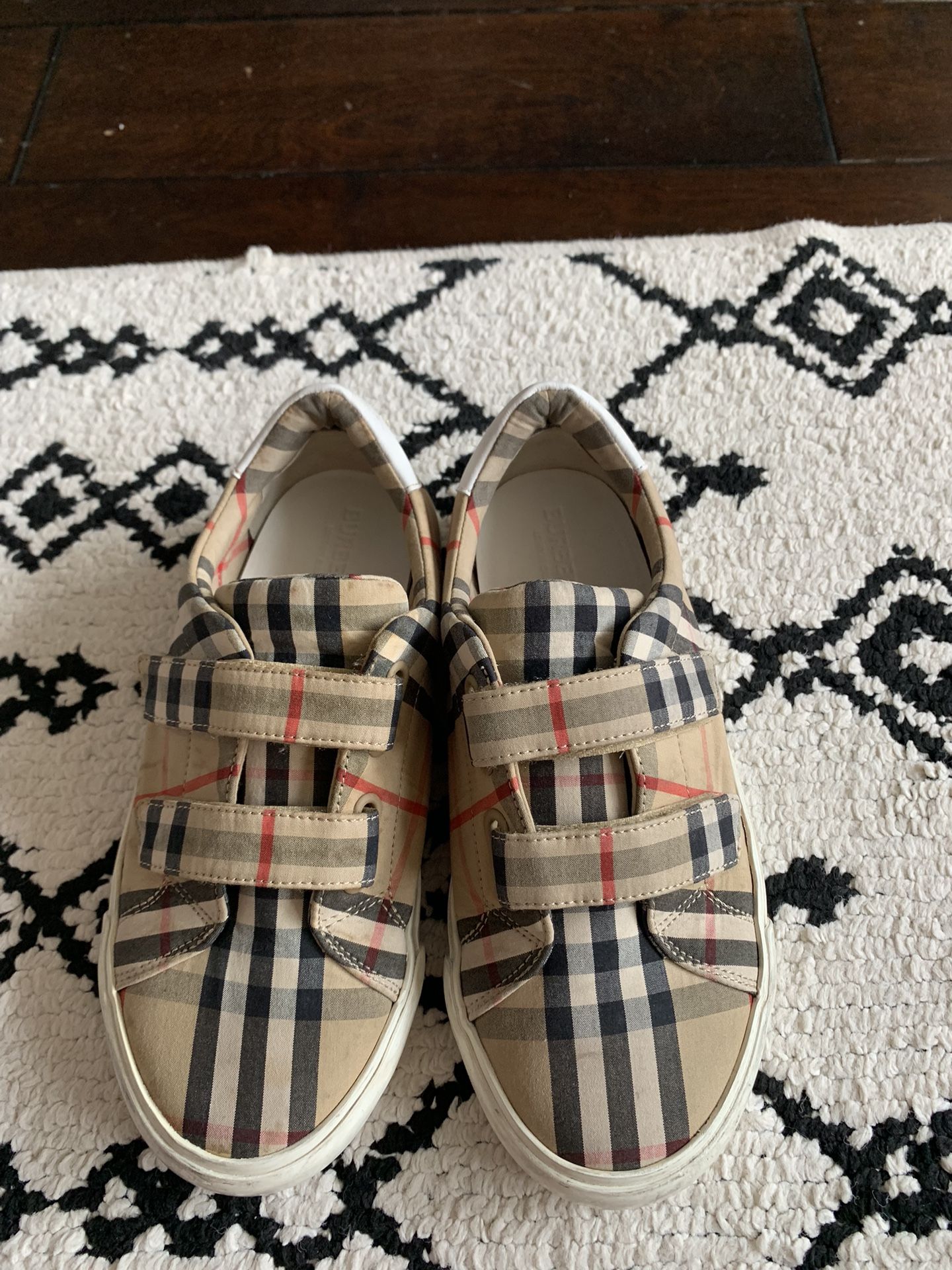 Burberry Shoes Size 3.5