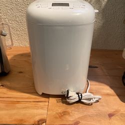 Amazon Basics Bread Maker
