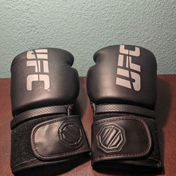 Official UFC Boxing Gloves 16 oz Black