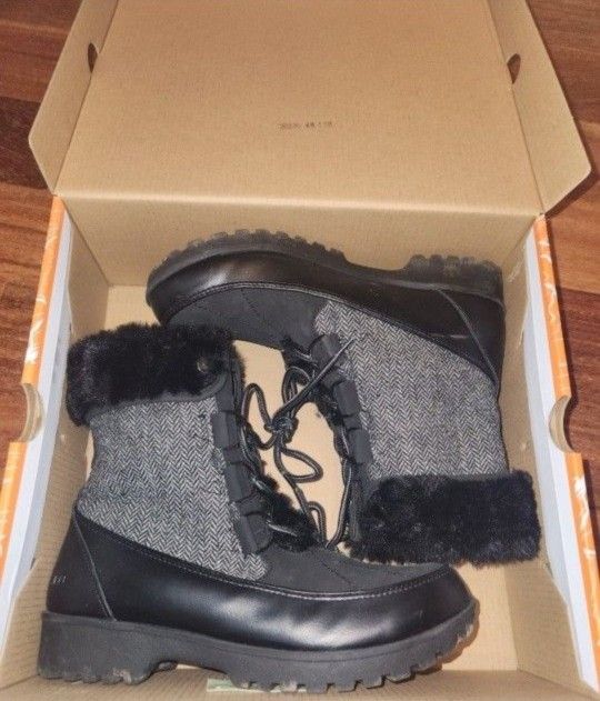 Women's Size 8 Warm Boots