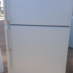 Hotpoint REFRIDGERATOR Freezer Combo