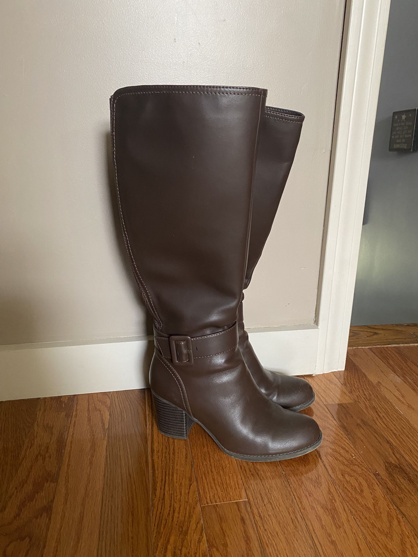 Women’s Size 8 Boots
