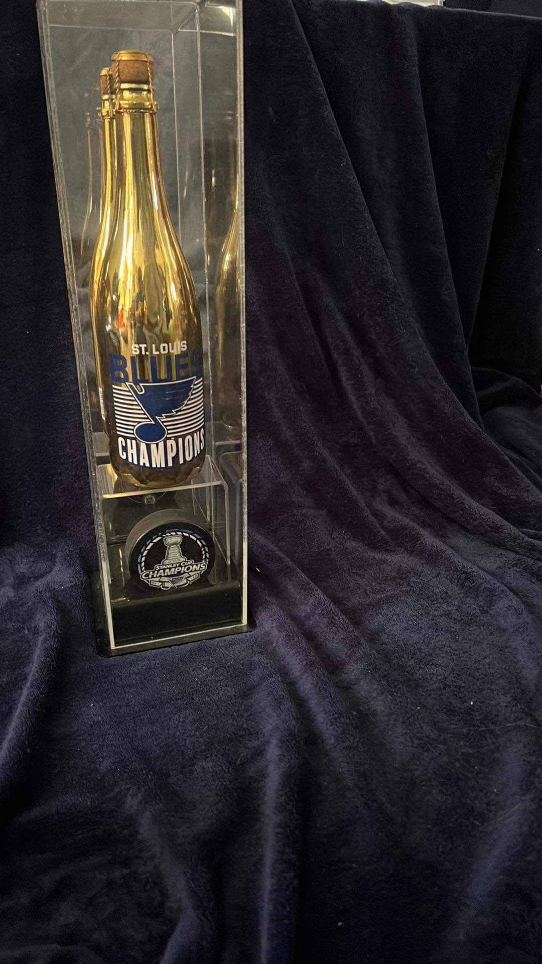 St Louis Blues Champagne Bottle In Case W/puck